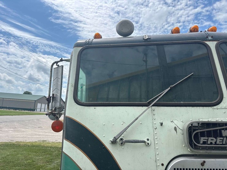 white-freightliner-cabover-semi-image-47