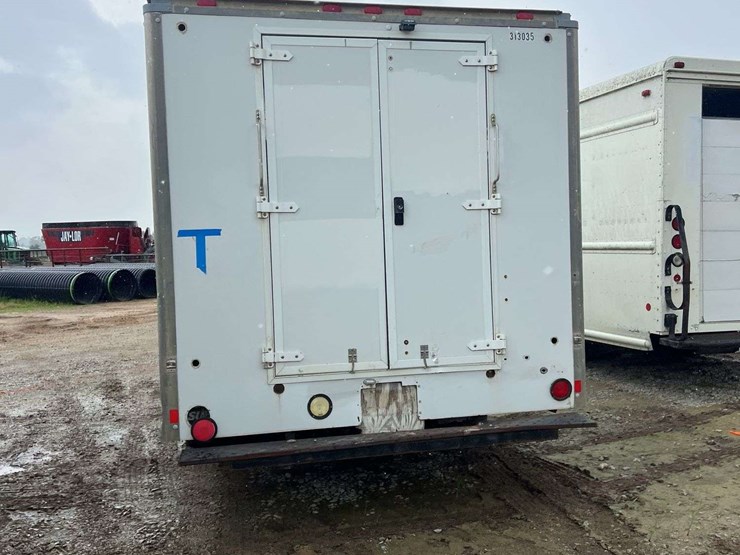 2013-gmc-3500-image-3