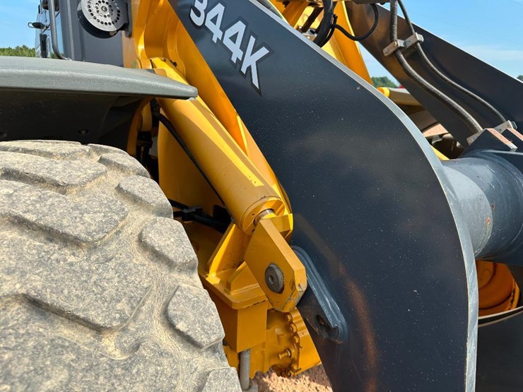 2014-deere-344k-image-38