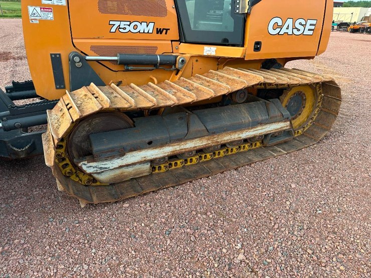 2020-case-750m-image-8