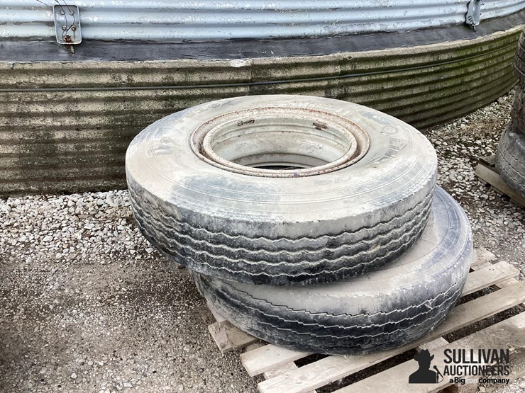 11r22.5-tires-&-rims-image-6