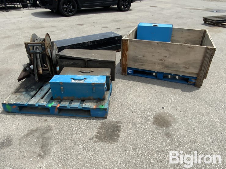 electrical-components,-retractable-hose-reel-&-tool-chests-image-8