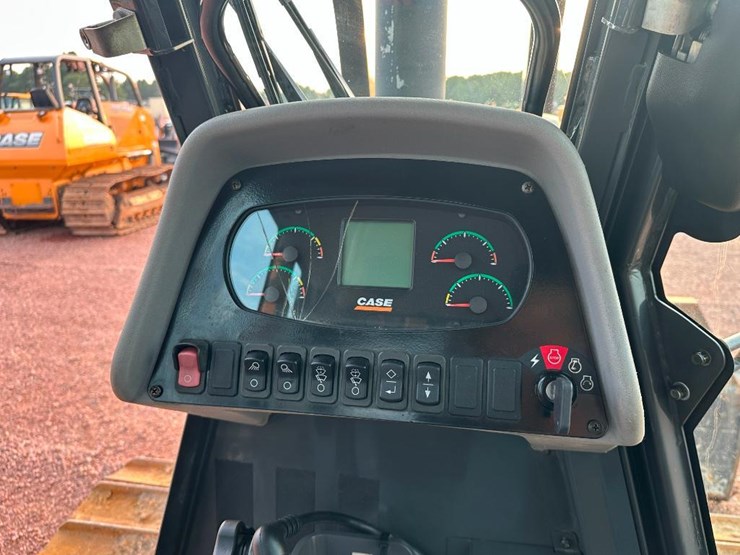 2020-case-750m-image-55