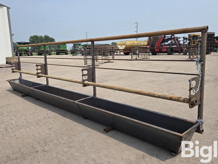 24'-free-standing-panel-w/-feed-trough-image-1