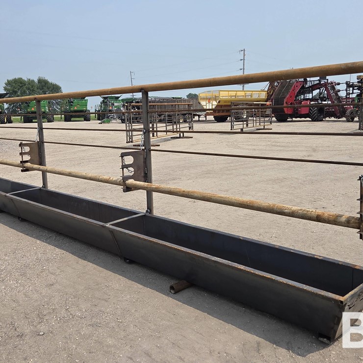 24' Free Standing Panel W/ Feed Trough