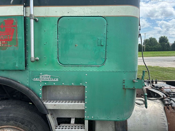 white-freightliner-cabover-semi-image-13