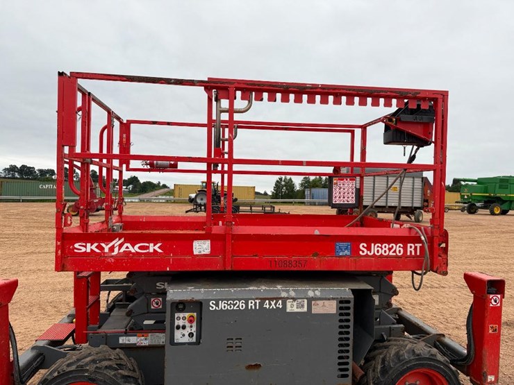 2020-skyjack-sj6826rt-image-16