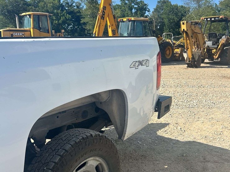 2011-chevy-2500-ext-cab-4x4-pickup-image-14