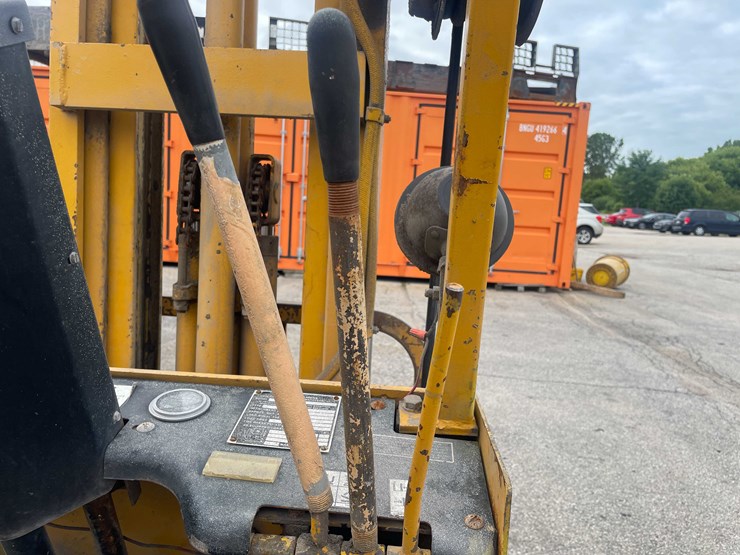 #1367-•-allis-chalmers-pneumatic-3000-lb.-capacity-forklift-(o3)-image-12