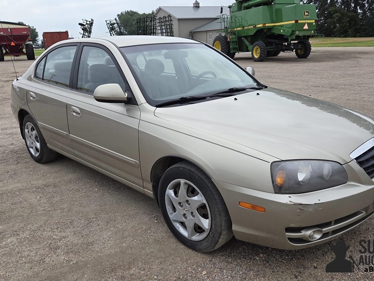 2005-hyundai-elantra-4-door-sedan-image-3