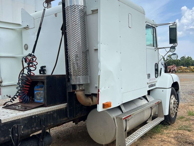 1996-freightliner-t/a-sleeper-semi-truck-*inop-image-17