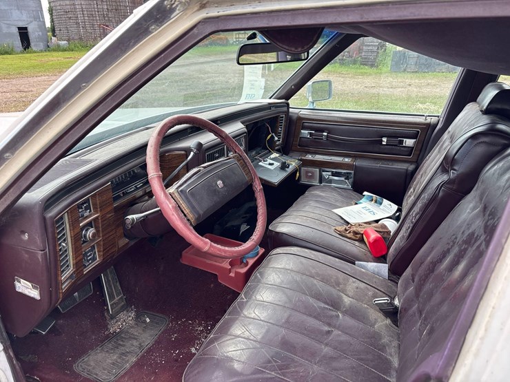 cadillac-deville-sedan-image-15