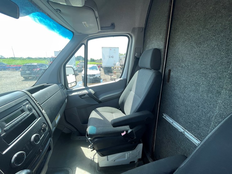 #6276-•-2010-freightliner-diesel-sprinter-van-(has-wi-title)-image-25