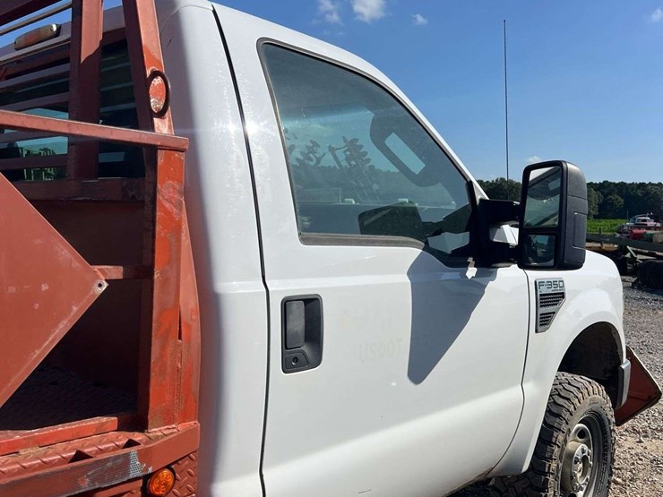 2010-ford-f350-image-19