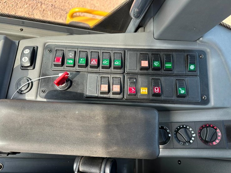 2014-deere-344k-image-51
