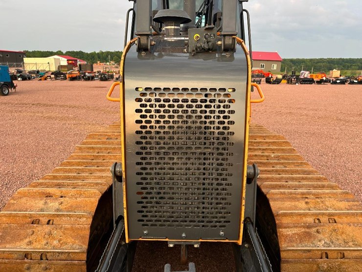 2020-case-750m-image-18