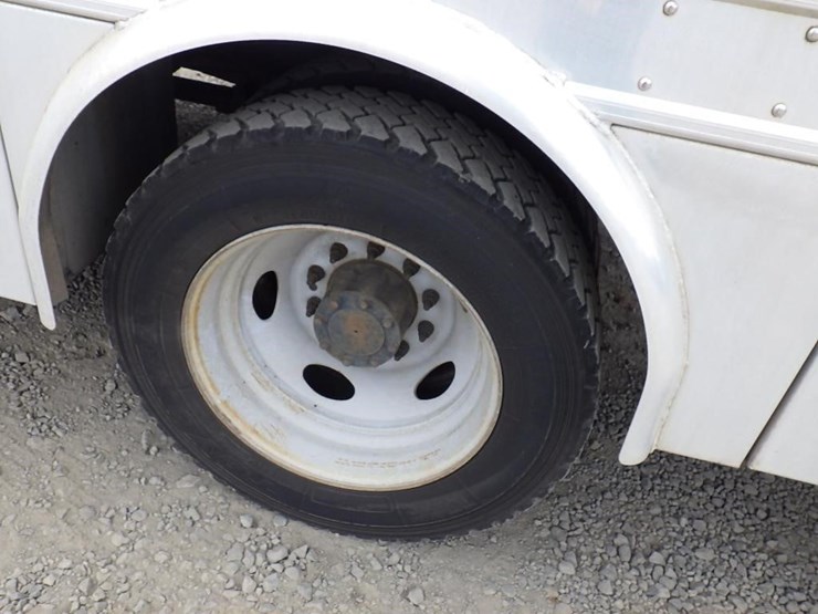 2013-ford-f550-image-30