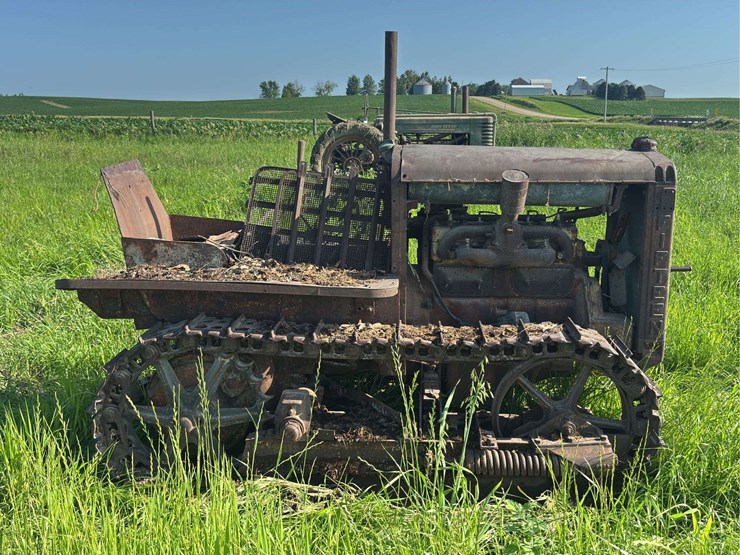 caterpillar-fifteen-crawler-image-6