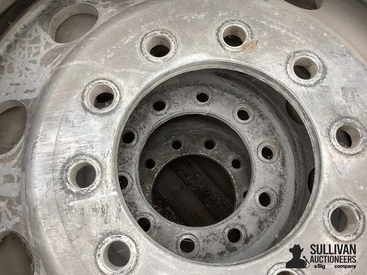 11r24.5-tires-&-rims-image-14