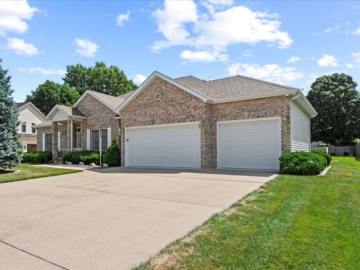 114-heatherstone-dr.-chatham,-il-62629-image-2