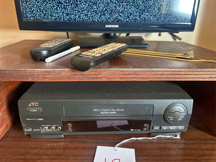 2017-samsung-tv,-jvc-vcr,-and-contents-image-3