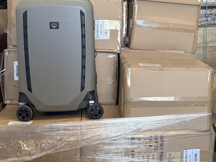 #1023-•-(26)-osprey-travel-wheeled-luggage---carry-on-image-1