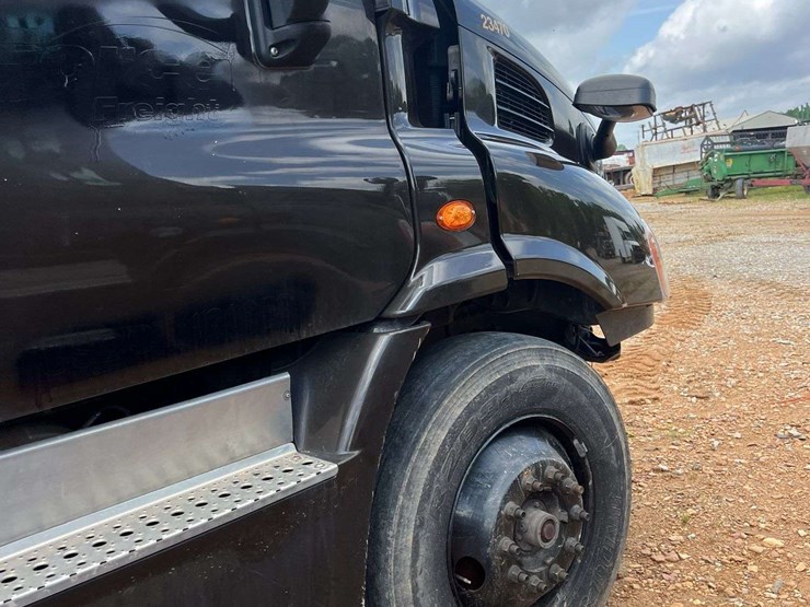 2018-freightliner-t/a-daycab-truck-*inop-image-19