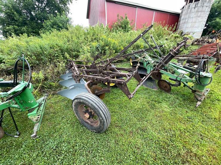 #7465-•-john-deere-3-bottom-plow-image-1