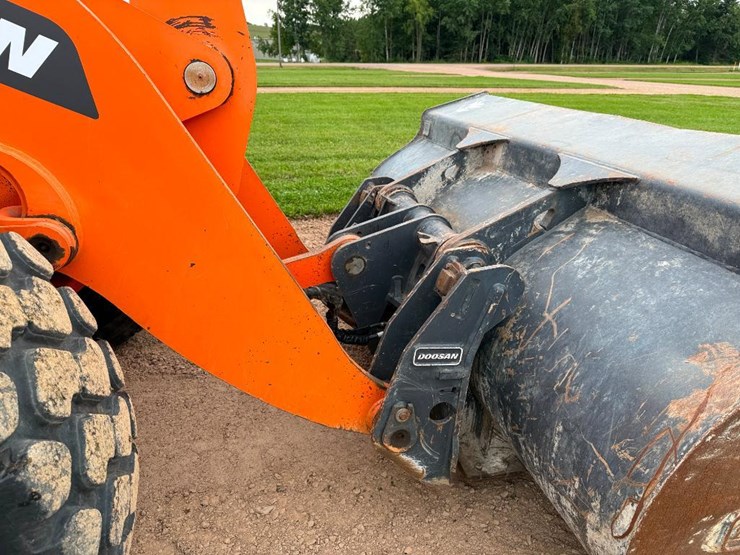 2017-doosan-dl220-5-image-34