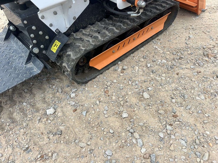 landherq-stand-on-track-loader-image-11