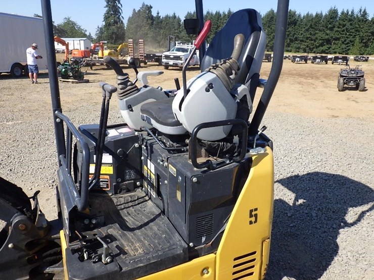 2019-deere-17g-image-18