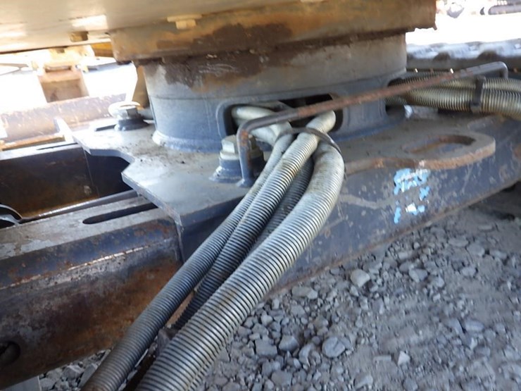 2019-deere-17g-image-32