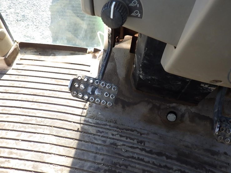 john-deere-6415-image-32