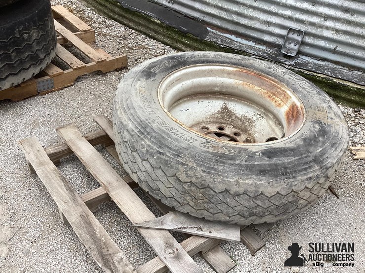 285/75r24.5-tire-&-rim-image-10