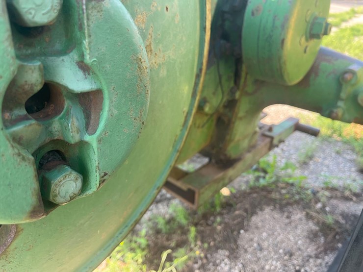 antique-john-deere-tractor-image-5