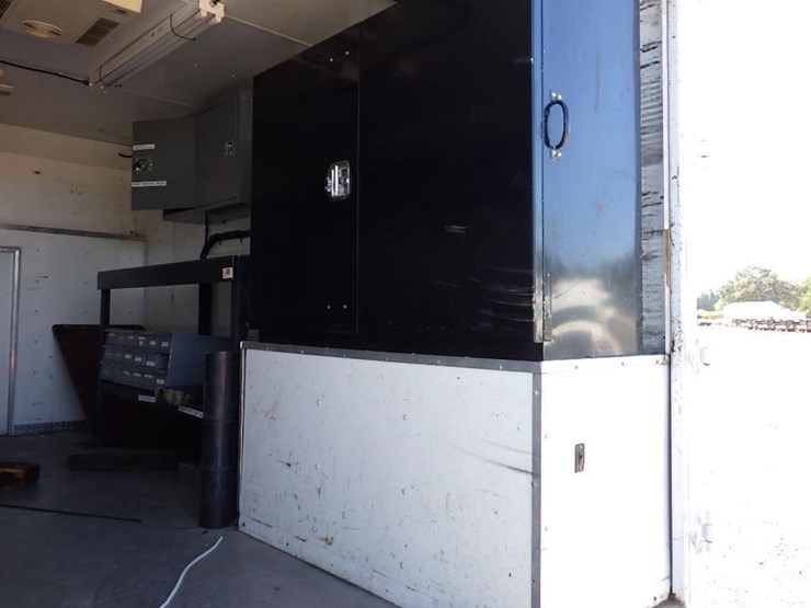 2006-utility-van-image-11
