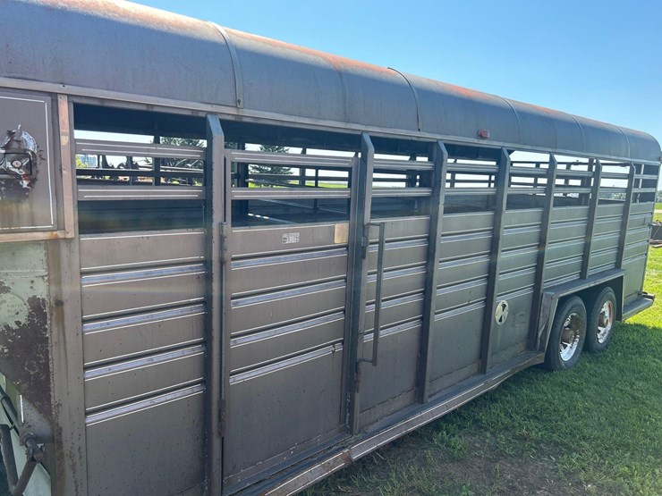 kiefer-built-livestock-trailer-image-2