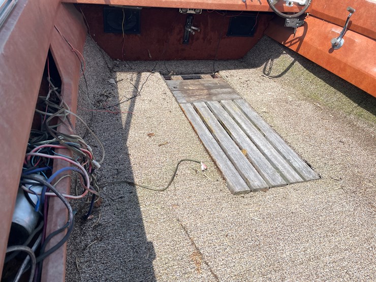 #6340-•-century-22'-boat-(no-title)-image-33