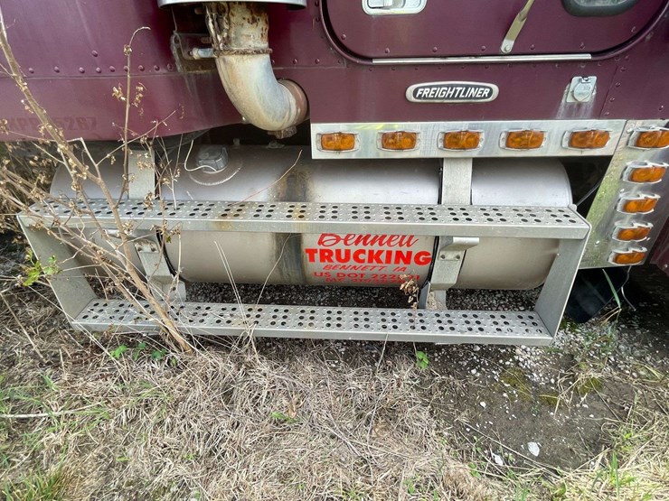 freightliner-semi-image-30