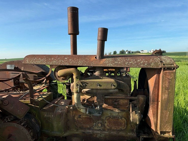 huber-4-cylinder-tractor-image-26