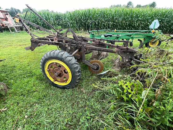 #7465-•-john-deere-3-bottom-plow-image-3