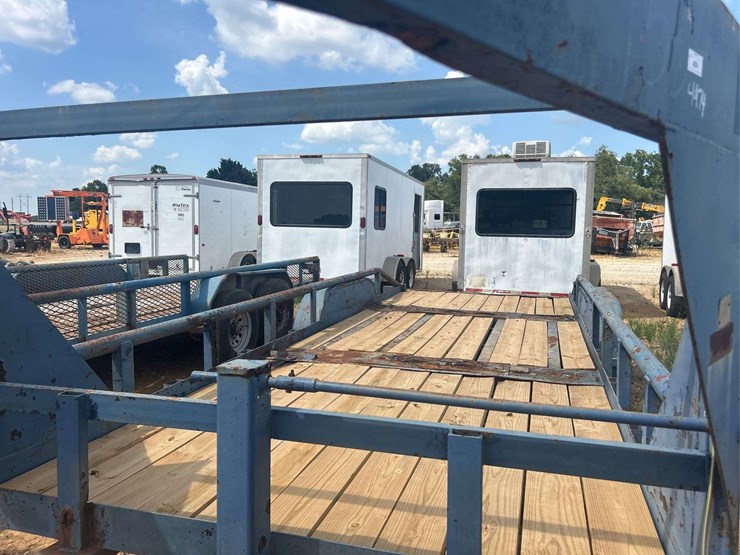 2009-82"-x-20'-t/a-gooseneck-trailer-image-9
