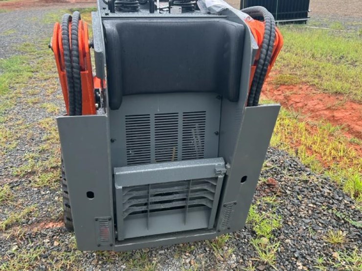 #1006-•-unused-hrc600l-mini-skid-steer-image-4
