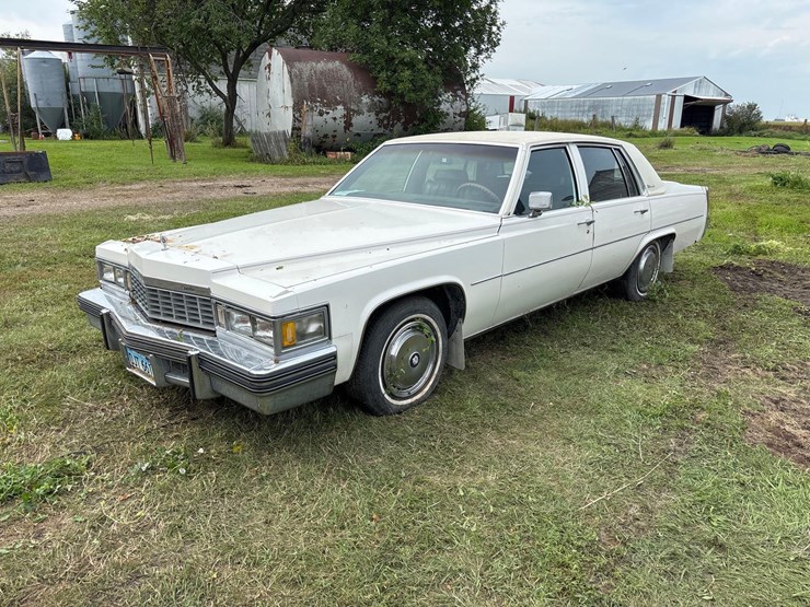 cadillac-deville-sedan-image-14