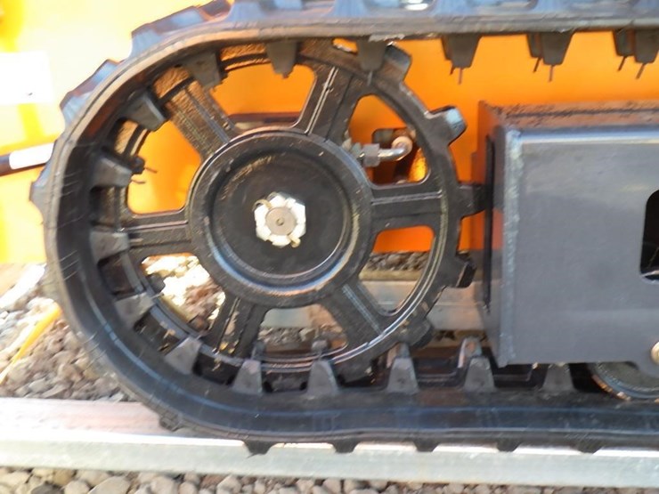 2025-aboss-gh380-skid-steer-tracked-loader-image-8