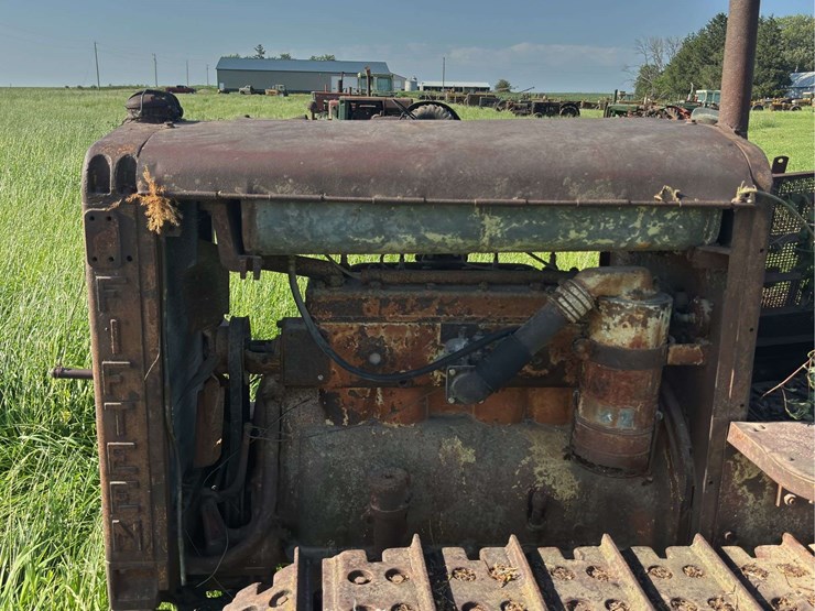 caterpillar-fifteen-crawler-image-23