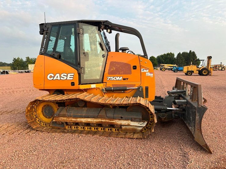 2020-case-750m-image-3