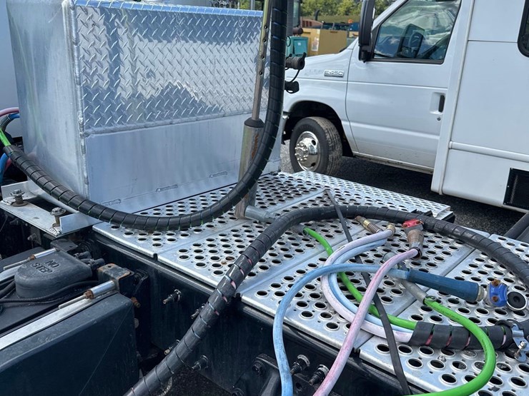 2019-kenworth-t680-image-14