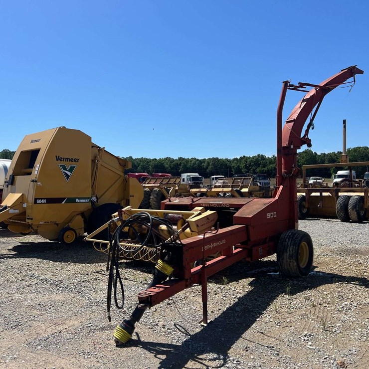 NEW HOLLAND 900