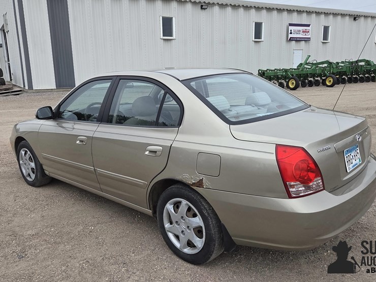 2005-hyundai-elantra-4-door-sedan-image-7